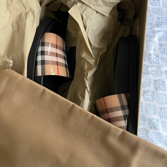 Burberry ashmore slides - Picture 3 of 4